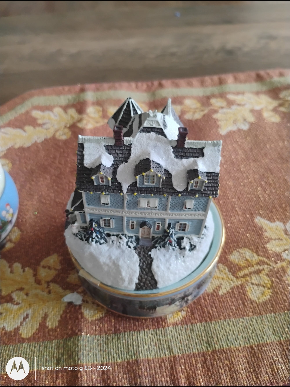 Thomas Kincaid A Holiday Gathering Music Box